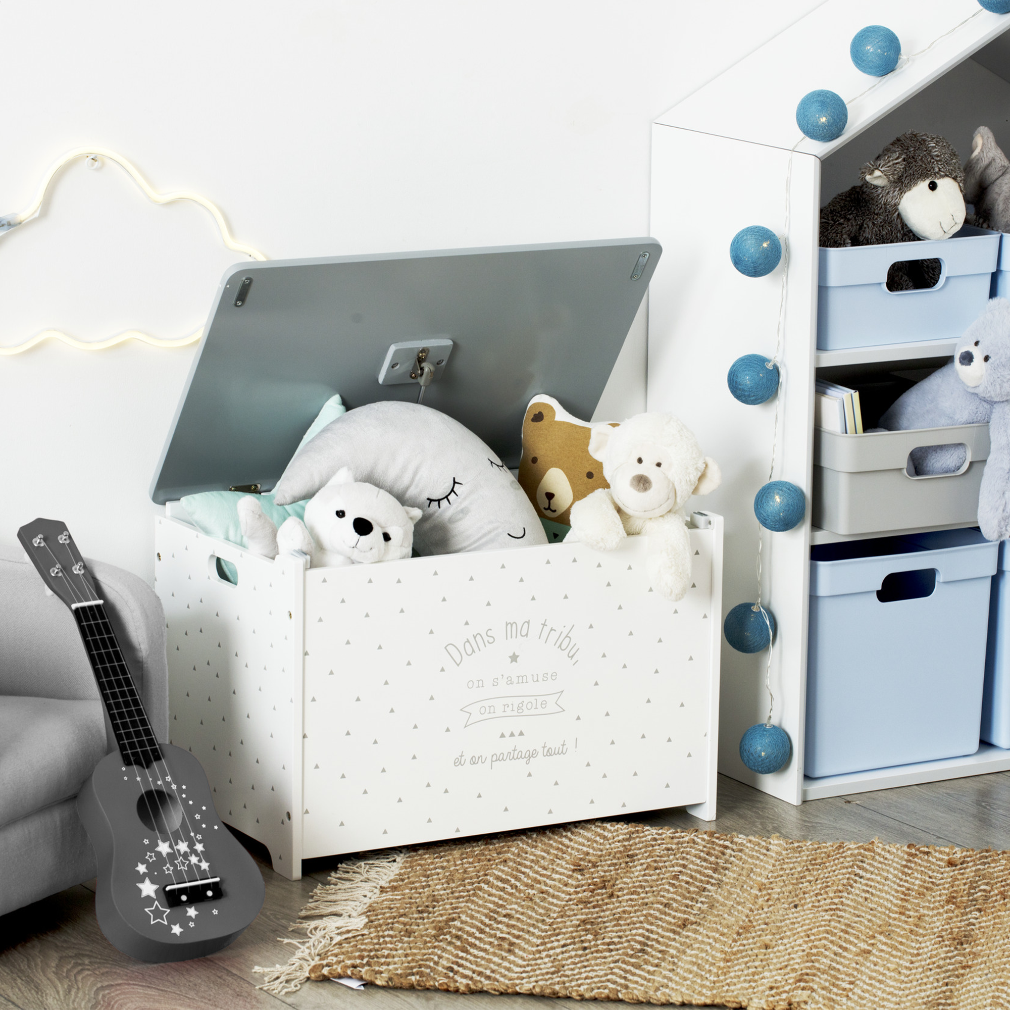 Coffre à jouets blanc et gris