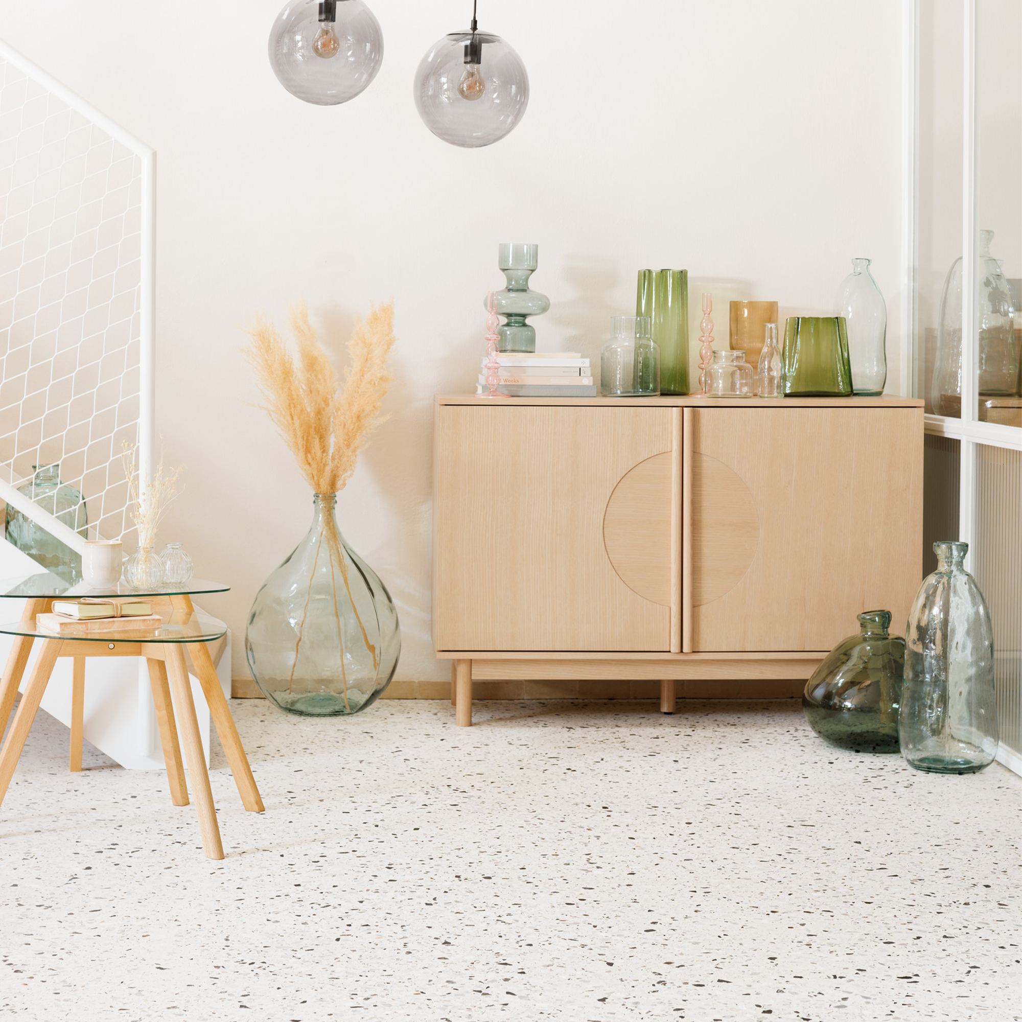 2 tables d'appoint en verre