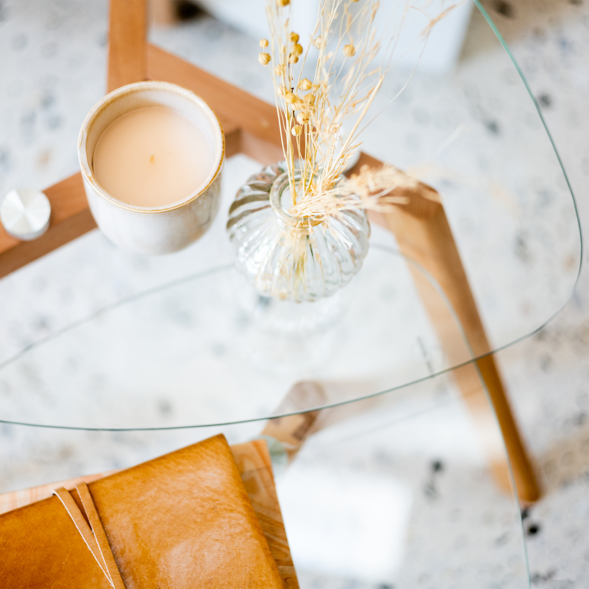 2 tables d'appoint en verre