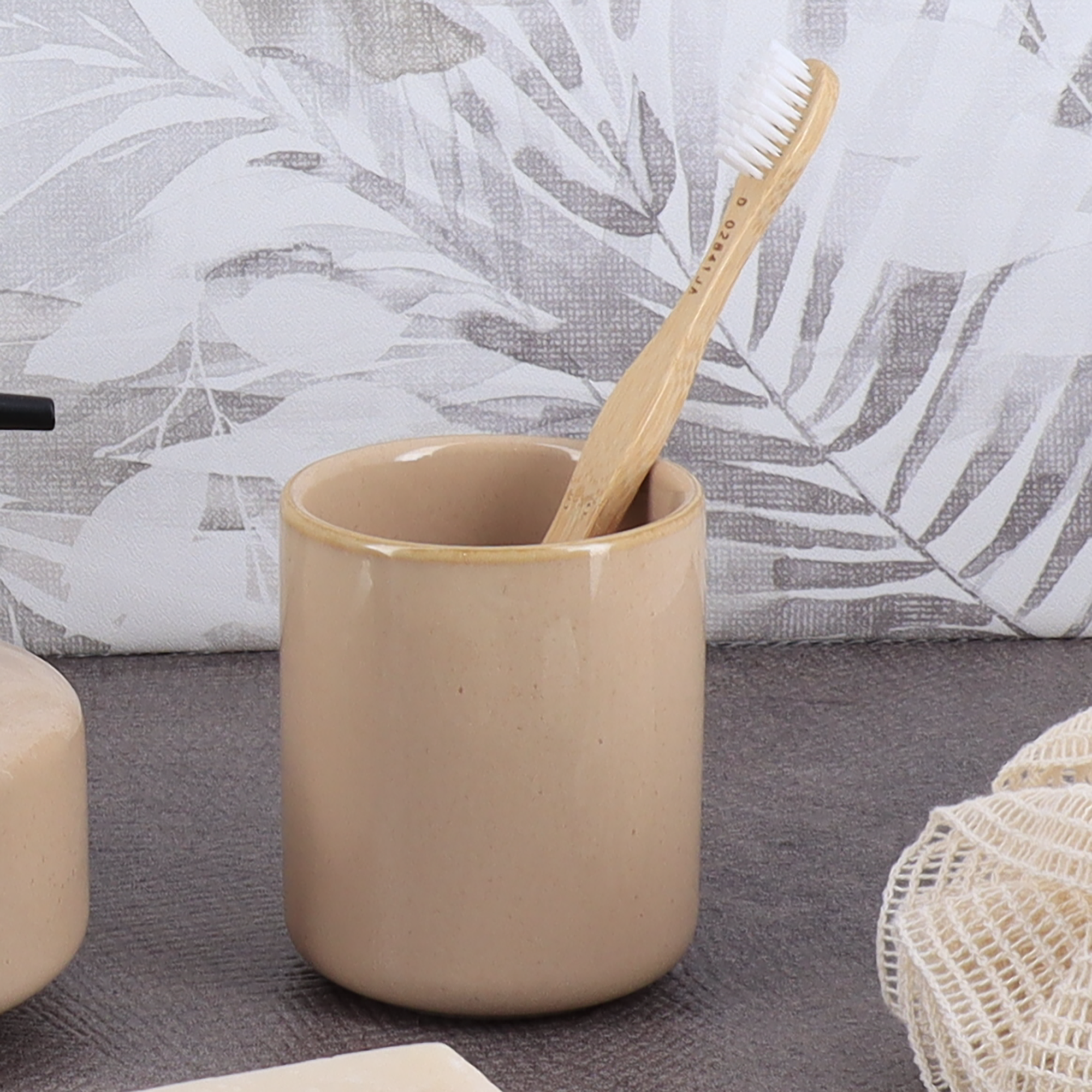 Gobelet de salle de bain beige