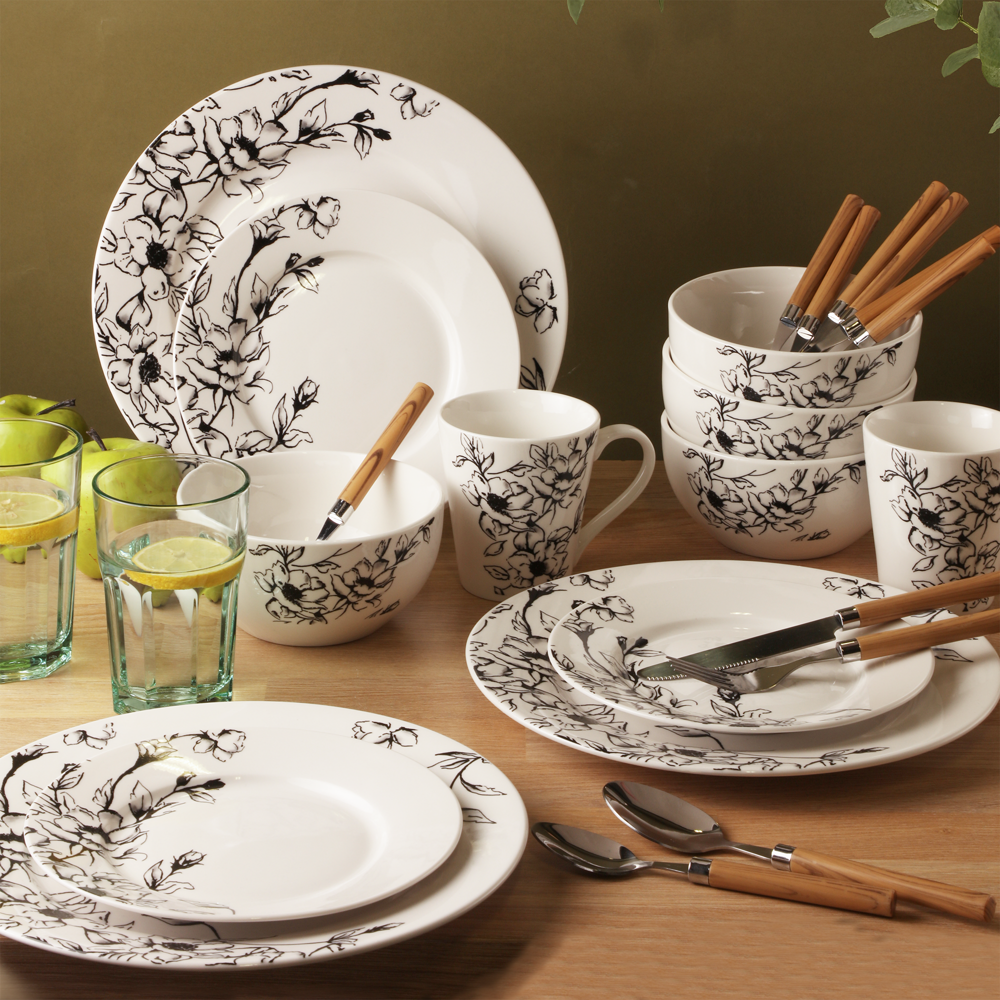 Service de table 16 pièces fleuri en porcelaine