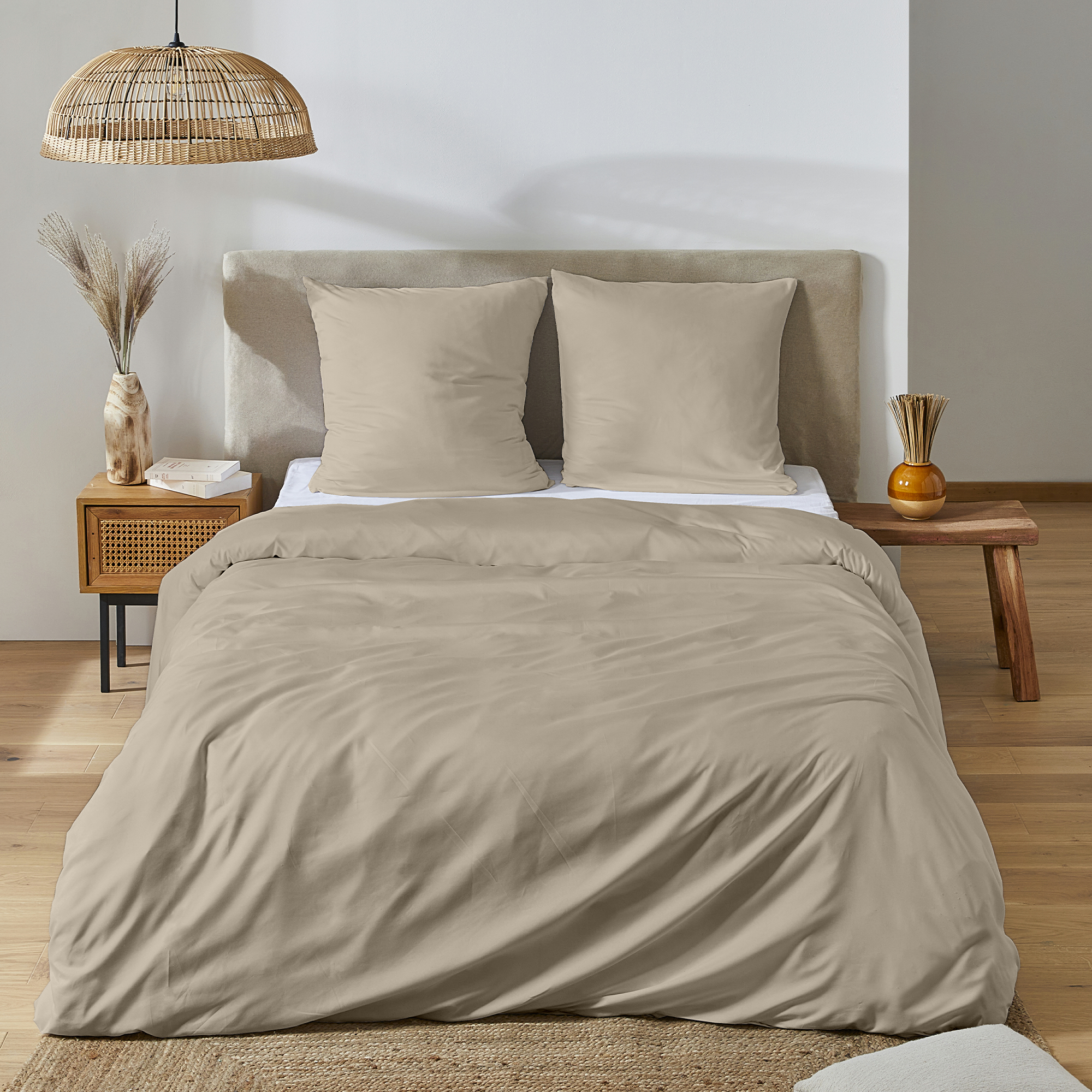 Parure housse de couette microfibre uni 240x220 cm + 2 taies d'oreillers 63x63 cm  - Beige